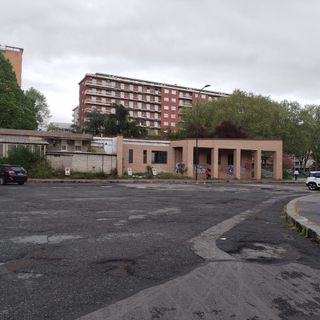 Sgombero per i camper abusivi davanti alla parrocchia del Redentore