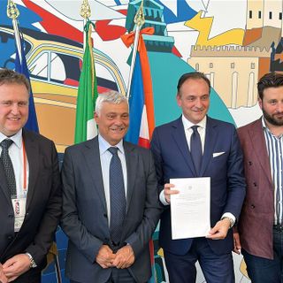 Il momento della firma al Grattacielo della Regione