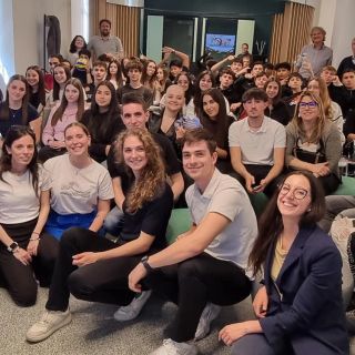 Roll Cloud, gli studenti immaginano una tecnologia inclusiva per aiutare gli anziani Roll Cloud, gli studenti immaginano una tecnologia inclusiva per aiutare gli anziani