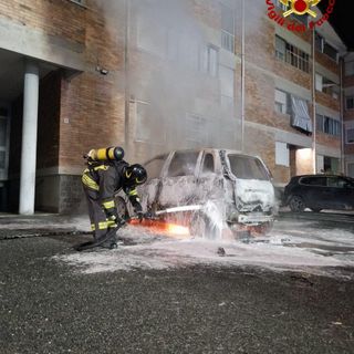 Incendio per un'auto a gpl a Settimo Torinese