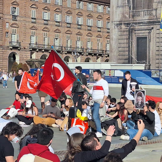 Gli studenti turchi di Torino in Piazza Castello