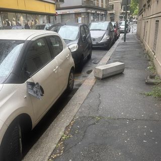 Nuovi episodi vandalici ai danni delle auto parcheggiate (Foto da Facebook)