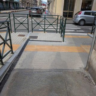 Quando la (nuova) fermata del 56 diventa un ostacolo