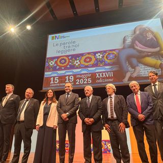 Il ministro Giuli e il sindaco Lo Russo alla cerimonia di inaugurazione del Salone 2025