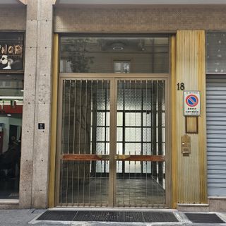Oltre alla tinteggiatura, verranno messe delle finestre nuovo e un sistema di aria condizionata