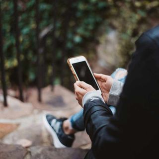 Il ritorno del telefono erotico: tra nostalgia, tecnologia e desiderio umano