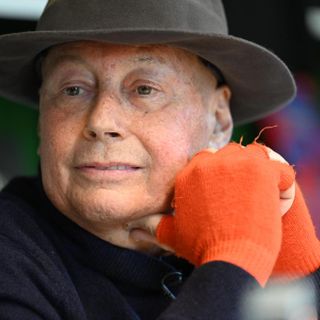 &quot;Una Traviata da cortile&quot; di e con Alessandro Baricco chiude Seven Springs 2025