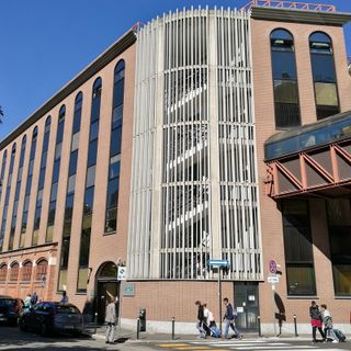 Strisce blu davanti al Gradenigo, la Circoscrizione 7 boccia la mozione