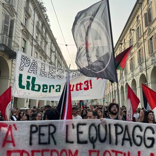 Manifestazione di solidarietà nella serata di ieri a Torino