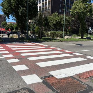 Corso Cosenza si rifà il look: nuova segnaletica per ciclabile e attraversamenti