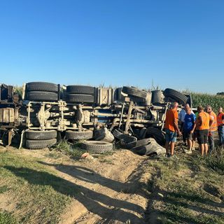 Camion fuori strada a Carmagnola: chiusa via Poirino