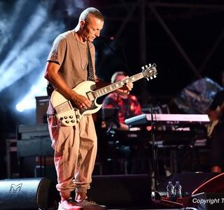 Alex Britti durante una recente esibizione