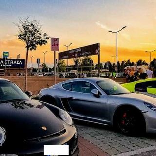 Una immagine delle auto controllate nell'area di Mondo Juve
