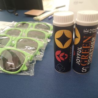 Bolle di sapone e non coriandoli: al Poli si riduce l’impatto ambientale delle feste di laurea