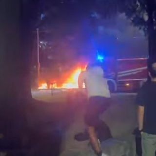 Auto in fiamme in via Lanzo (foto dal gruppo facebook Sei di Madonna di campagna se)