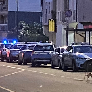 Volanti in strada delle Cacce a Mirafiori