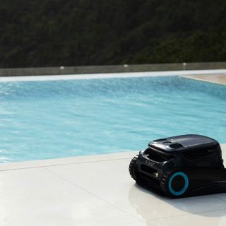 Robot Piscina: come funziona e perché è diventato essenziale per la cura della tua vasca