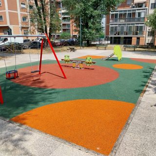 Rinasce il giardino di via Ponzio: addio al degrado, ecco nuovi giochi