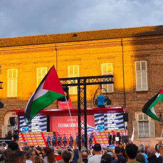 Contestazioni dei pro Pal alla presentazione delle squadre della Vuelta