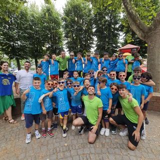 I giovani di Beinasco dopo aver ripulito il parco di via De Nicola