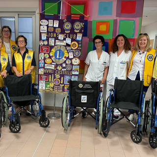 Carrozzine rigenerate e donate dal Lions club di Rivoli Carrozzine rigenerate e donate dal Lions club di Rivoli