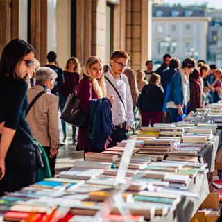 Valeria Luiselli vince il Premio Letterario Modello 2025: la scrittrice sarà a Torino per Portici di Carta
