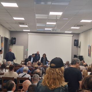 L'incontro tra i cittadini e l'assessore Foglietta