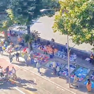 Il suk abusivo 'prende il largo' e occupa Lungo Dora Napoli