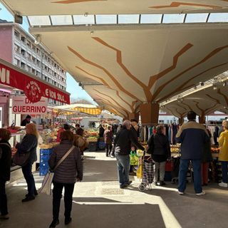 Mercato Don Grioli senza acqua, chi paga?