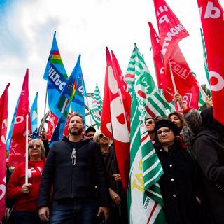 Presidio davanti all’Rsa Valgioie indetto da Cgil, Cisl e Uil