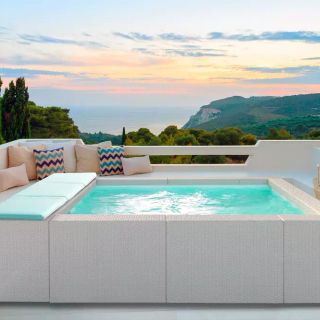 Piscine rigide fuori terra: la rivoluzione che conquista terrazzi e spazi urbani