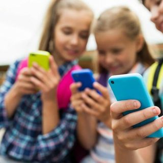 Pronta una class action contro i social: "Proteggere minori da pratiche dannose"