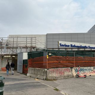 Troppi atti vandalici e guasti, la stazione Rebaudengo pronta solo nel 2026