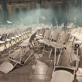 La devastazione all'interno delle Ogr durante la manifestazione di ieri sera