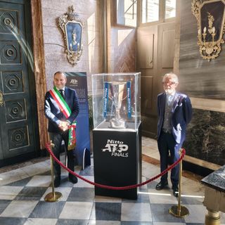 Il sindaco Lo Russo e l'assessore Carretta con il trofeo delle Atp