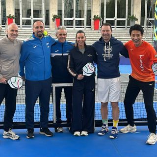 Campioni e studenti si sfidano a pickleball