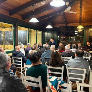 L'incontro tra i cittadini, il viceprefetto e la cooperativa Le Soleil in via Rocca de' Baldi