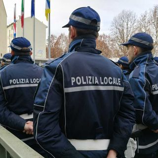 Movida, la Polizia locale sospende l'attività di 4 minimarket e un bar