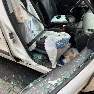 Furto in un'auto in via Gottardo