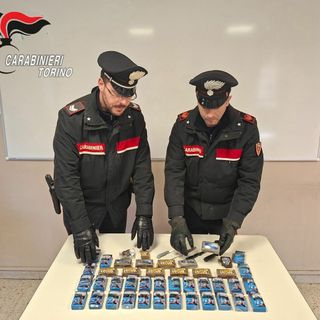 Trovati con quattro chili di hashish in casa: arrestati padre e figlio a Ivrea