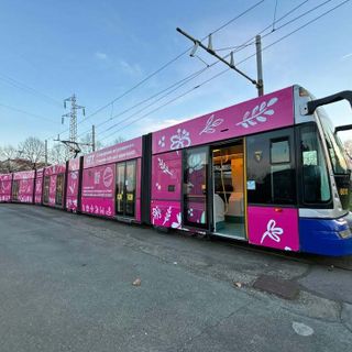 I mezzi "indossano" la livrea delle feste natalizie