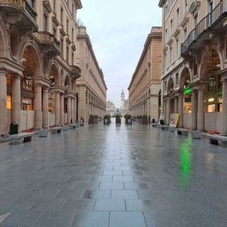 Pedonalizzazione di via Roma: riapre il tratto tra il civico 48 e via Bertola