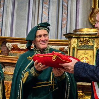 Al via il Carnevale di Rivoli: consegnate le chiavi della Città al Conte Verde