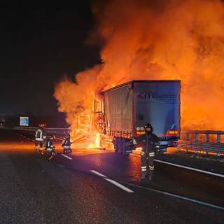 Brucia un tir in tangenziale