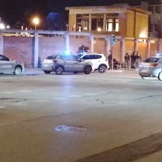 Rider picchiato con una mazza da baseball: momenti di paura in via Plava