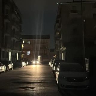 Grugliasco al buio: i vandali sabotano l'illuminazione pubblica