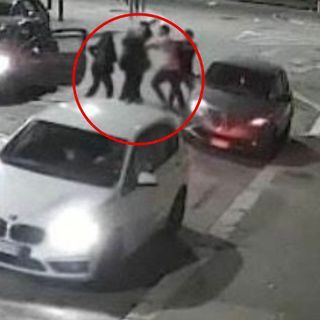 Un momento dell'aggressione di ieri sera