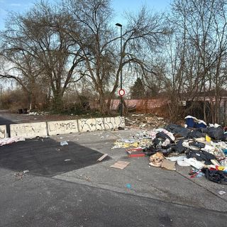 Il mistero dei new jersey spostati: “E in strada tornano le discariche”