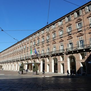Scoppia il caso dei poliziotti in Prefettura
