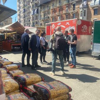 Il sopralluogo della Circoscrizione 5 al mercato